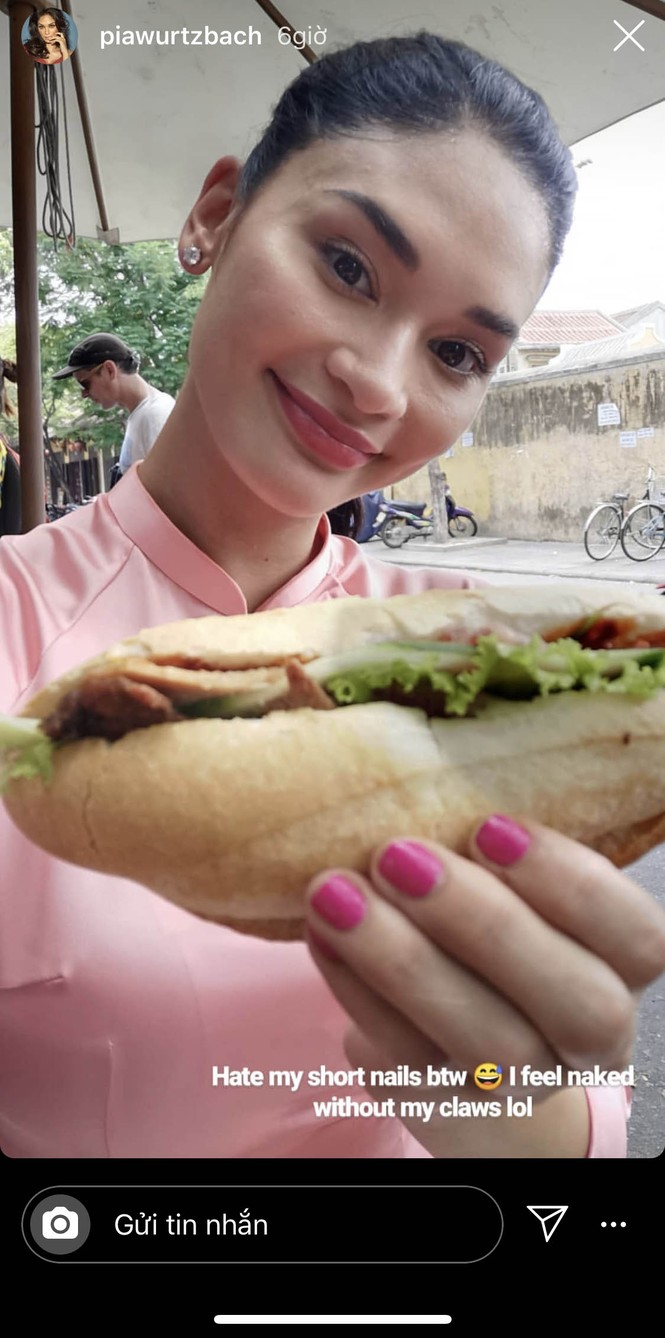 Hoa hậu Hoàn vũ Pia Wurtzbach mặc áo dài, đội nón lá ăn bánh mỳ ở Hội An - ảnh 4