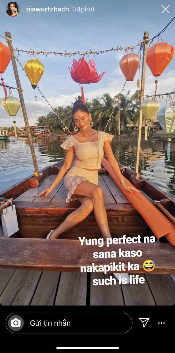 Hoa hậu Hoàn vũ Pia Wurtzbach mặc áo dài, đội nón lá ăn bánh mỳ ở Hội An - ảnh 8