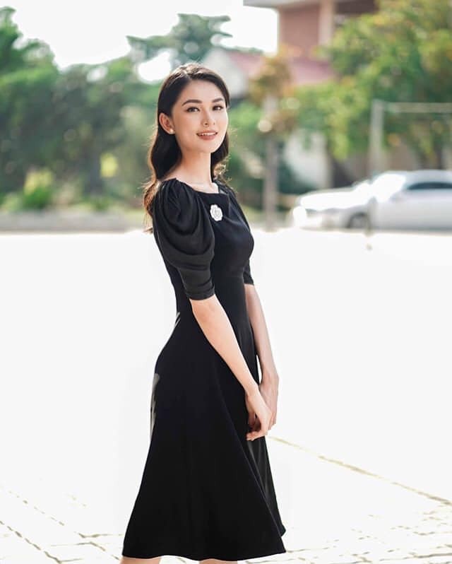 H'Hen Niê, Hoàng Thuỳ khoe đường cong gợi cảm khi đọ sắc với áo dài trắng - ảnh 9