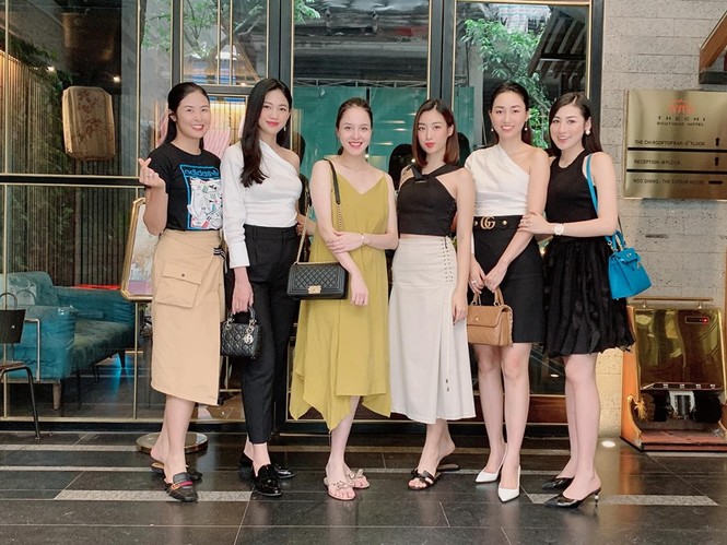 H'Hen Niê, Hoàng Thuỳ khoe đường cong gợi cảm khi đọ sắc với áo dài trắng - ảnh 7