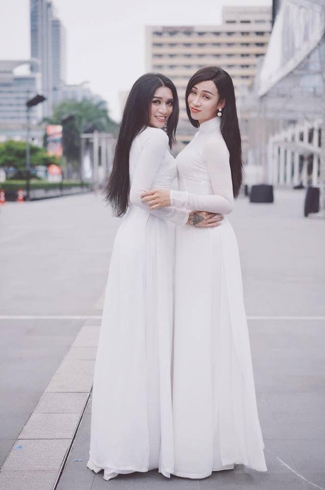 H'Hen Niê, Hoàng Thuỳ khoe đường cong gợi cảm khi đọ sắc với áo dài trắng - ảnh 4