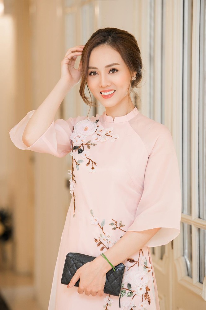 Bạn gái mặc áo dài xinh đẹp tới chúc mừng Công Lý nhận danh hiệu NSND - ảnh 6