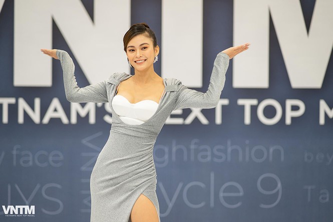 Mâu Thuỷ-Võ Hoàng Yến 'lên đồ' gợi cảm, 'đấu khẩu' trên ghế nóng Next Top - ảnh 3