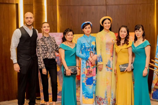 Á hậu Huyền My gợi cảm hết nấc với váy xẻ ngực - ảnh 12