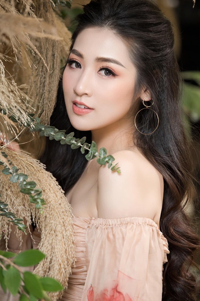 Hà Kiều Anh nóng bỏng với bikini, Tiểu Vy dáng đẹp như tạc tượng ở Hàn Quốc - ảnh 11