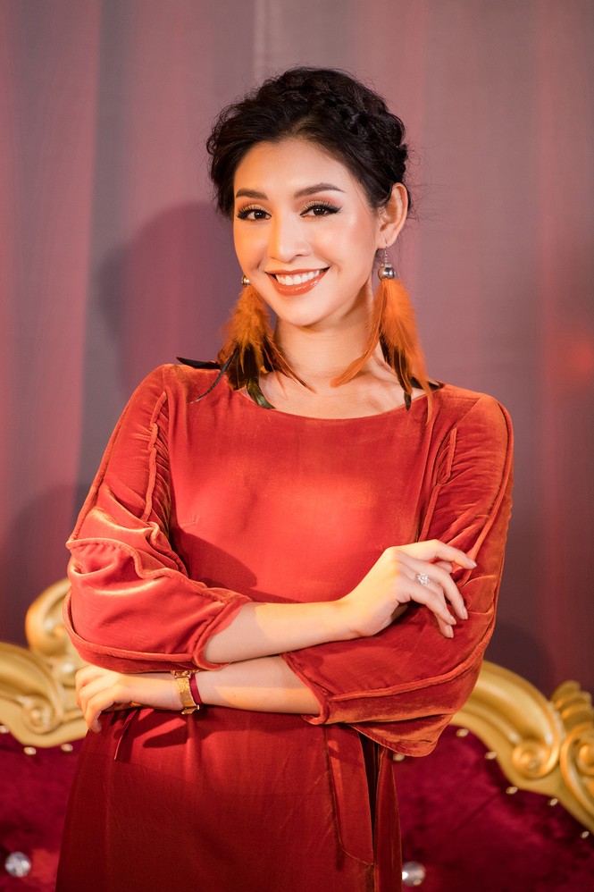 Mai Phương Thuý hờ hững áo vest khoe vòng một gợi cảm khiến fans 'bỏng mắt' - ảnh 19