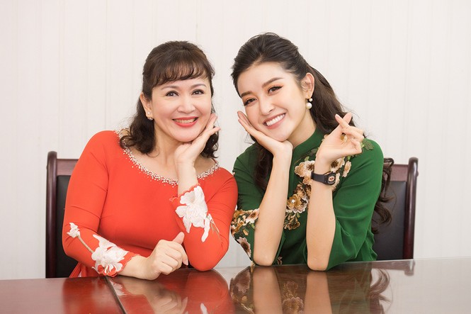 Á hậu Huyền My mặc áo dài, tạo dáng nhí nhảnh hết cỡ bên NSND Công Lý - ảnh 11