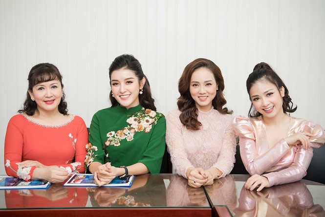 Á hậu Huyền My mặc áo dài, tạo dáng nhí nhảnh hết cỡ bên NSND Công Lý - ảnh 7