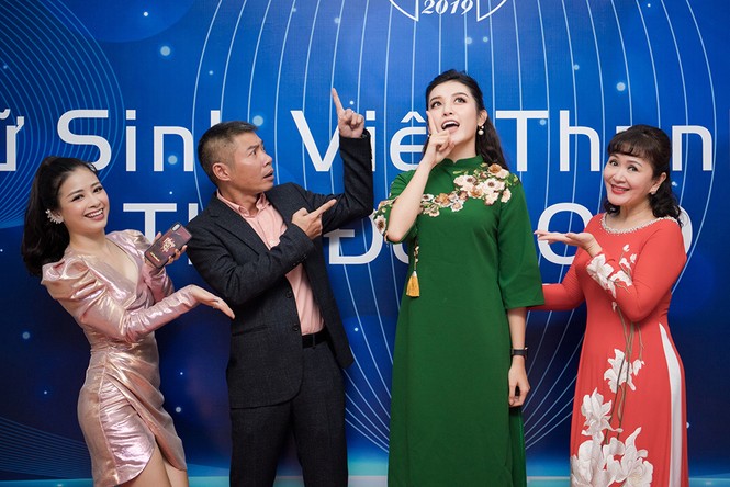 Á hậu Huyền My mặc áo dài, tạo dáng nhí nhảnh hết cỡ bên NSND Công Lý - ảnh 10