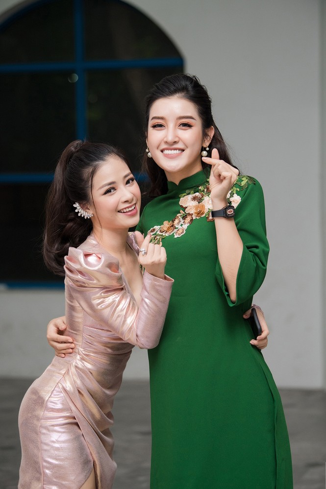 Á hậu Huyền My mặc áo dài, tạo dáng nhí nhảnh hết cỡ bên NSND Công Lý - ảnh 9