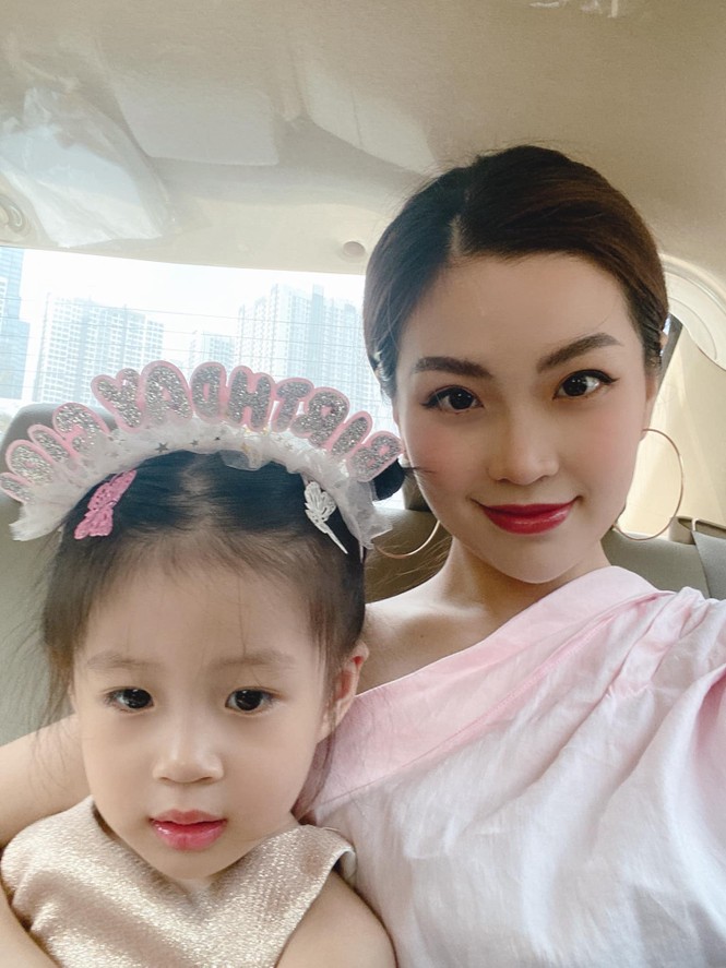 Á hậu Mâu Thuỷ: Ngồi ở Thái Lan ủng hộ Việt Nam 'quyết chiến' - ảnh 14
