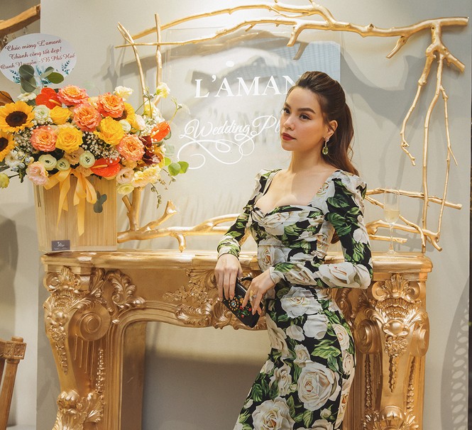 Hà Hồ khoe ngực đầy gợi cảm, tình tứ 'hết nấc' bên Kim Lý ở sự kiện - ảnh 5