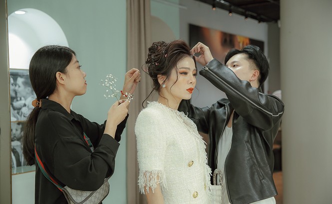 Hoa hậu Nguyễn Thị Huyền váy xẻ gợi cảm, Lệ Quyên khoe ngực đầy hút mắt - ảnh 5