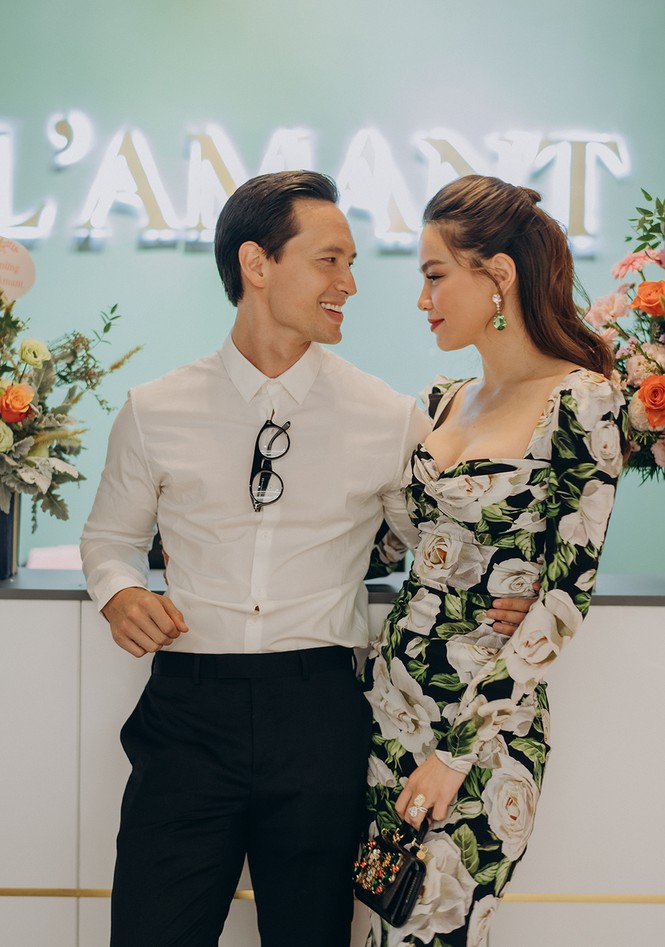 Hà Hồ khoe ngực đầy gợi cảm, tình tứ 'hết nấc' bên Kim Lý ở sự kiện - ảnh 3