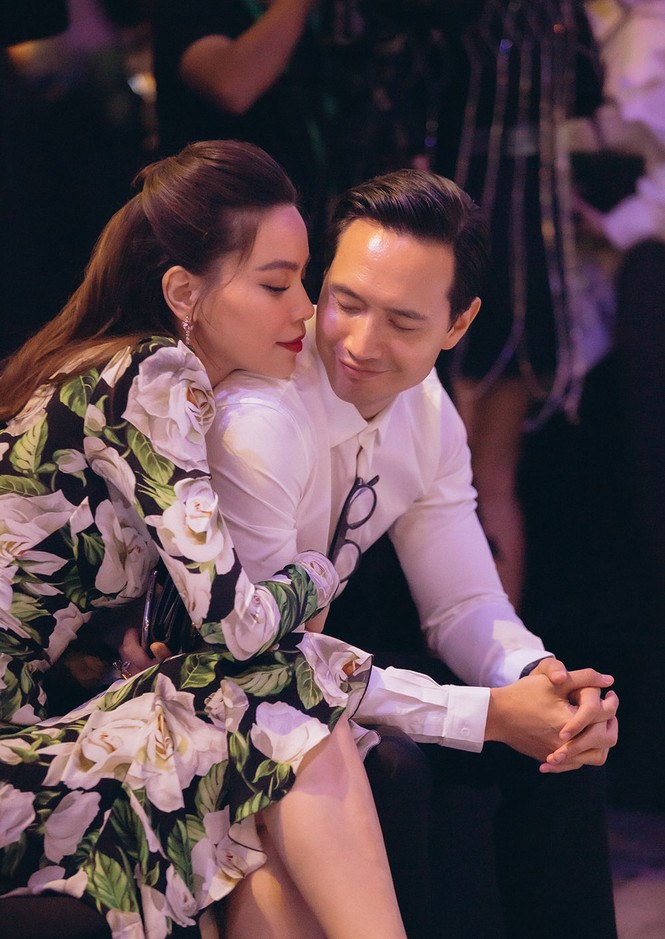 Hà Hồ khoe ngực đầy gợi cảm, tình tứ 'hết nấc' bên Kim Lý ở sự kiện - ảnh 13