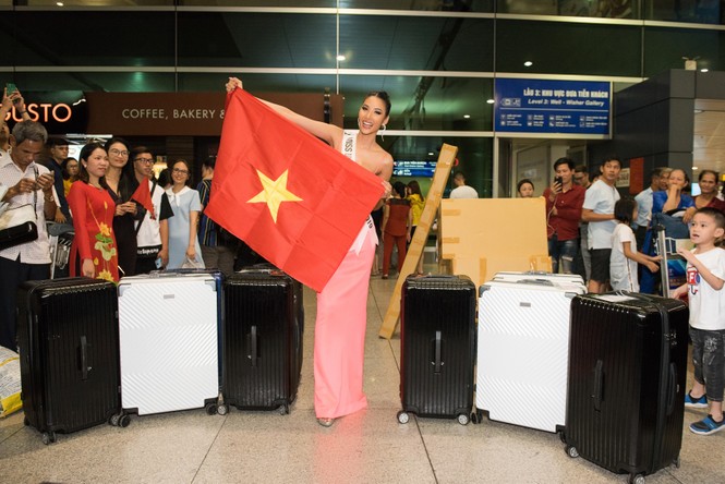 Hoàng Thuỳ bị phạt gần 50 triệu vì mang quá nhiều hành lý đi Mỹ - ảnh 2