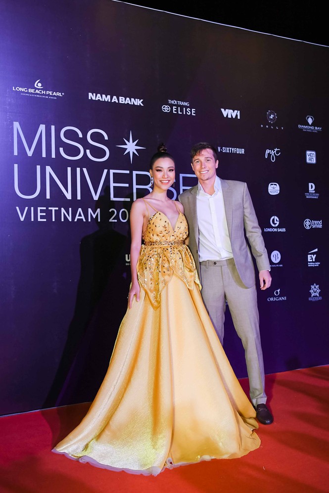 Mâu Thuỷ, Thanh Hằng nóng bỏng trên thảm đỏ chung kết Hoa hậu Hoàn vũ Việt Nam - ảnh 6