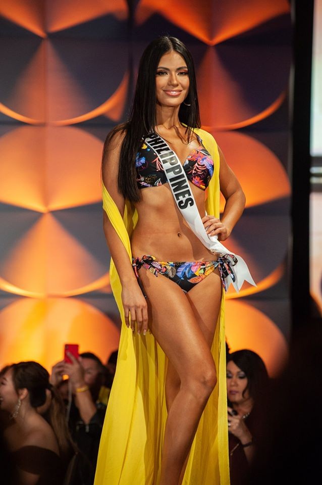 Màn diễn bikini 'rực lửa' của Hoàng Thuỳ và dàn thí sinh ở bán kết Miss Universe - ảnh 2