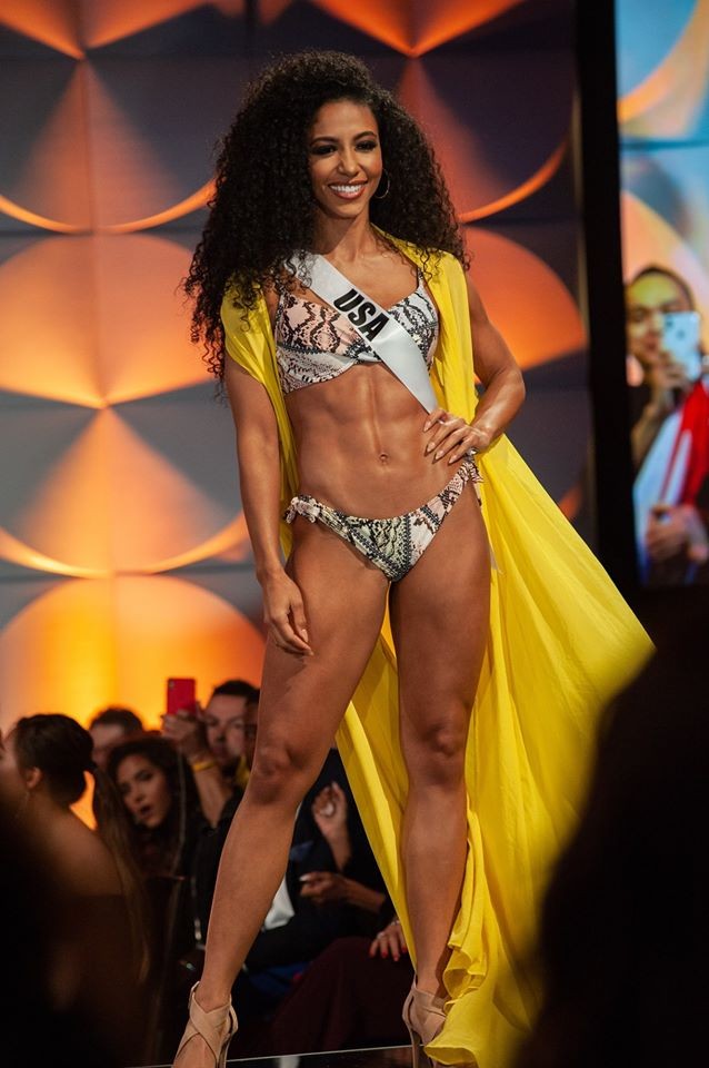 Màn diễn bikini 'rực lửa' của Hoàng Thuỳ và dàn thí sinh ở bán kết Miss Universe - ảnh 8
