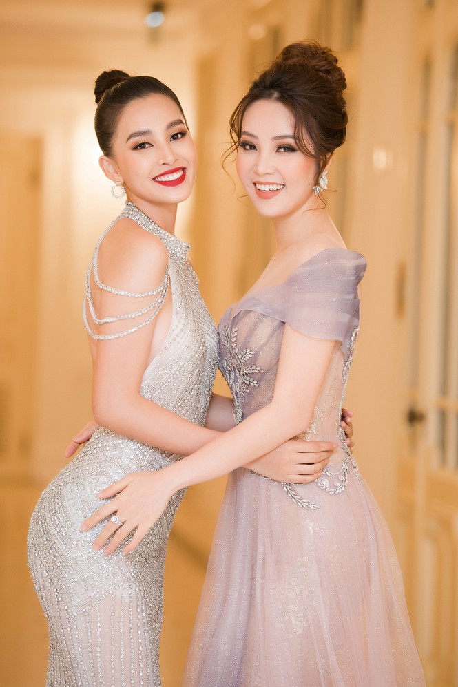 Hoa hậu Tiểu Vy mặc váy xuyên thấu táo bạo, khoe đường cong 'nữ thần' - ảnh 11