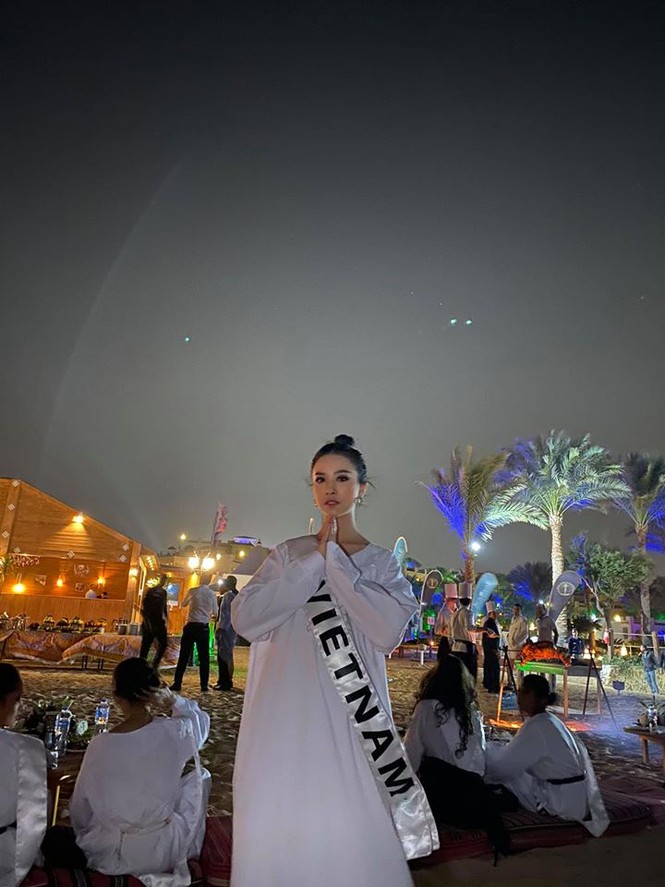Hoàng Thuỳ tái xuất sau Miss Universe, khoe chân thon 'cực phẩm' - ảnh 13