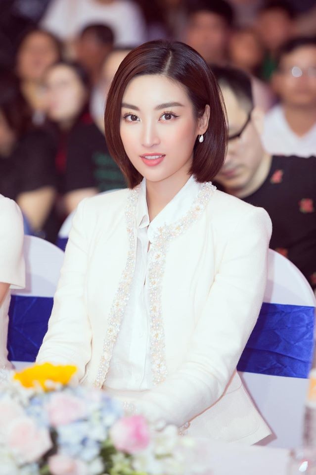 Hoàng Thuỳ tái xuất sau Miss Universe, khoe chân thon 'cực phẩm' - ảnh 9