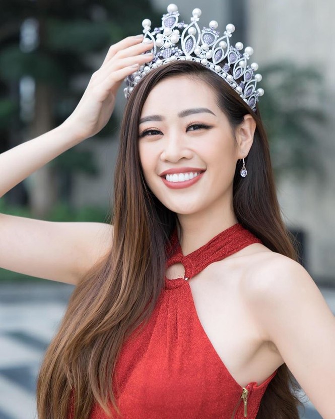 Hoàng Thuỳ tái xuất sau Miss Universe, khoe chân thon 'cực phẩm' - ảnh 7