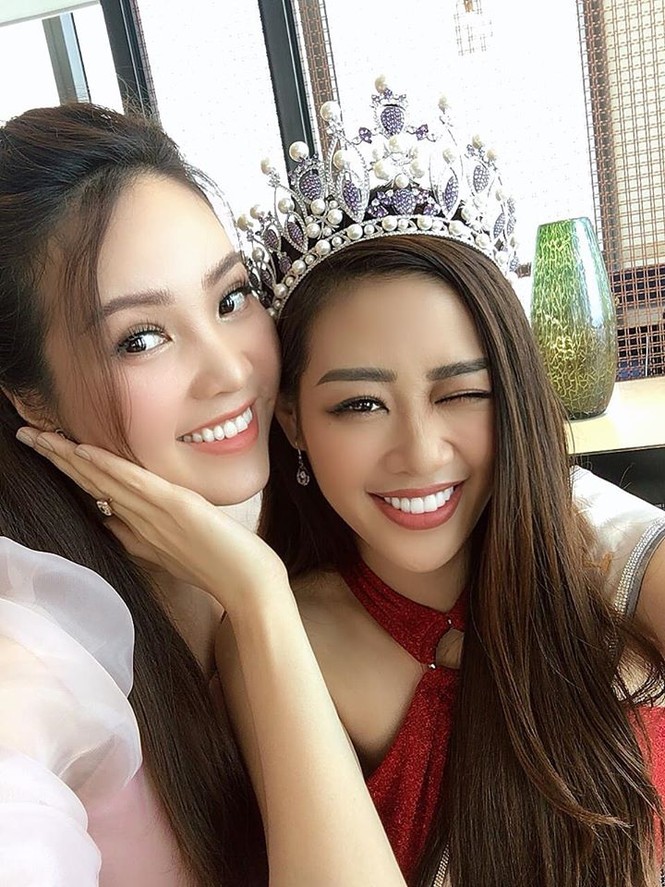 Hoàng Thuỳ tái xuất sau Miss Universe, khoe chân thon 'cực phẩm' - ảnh 8