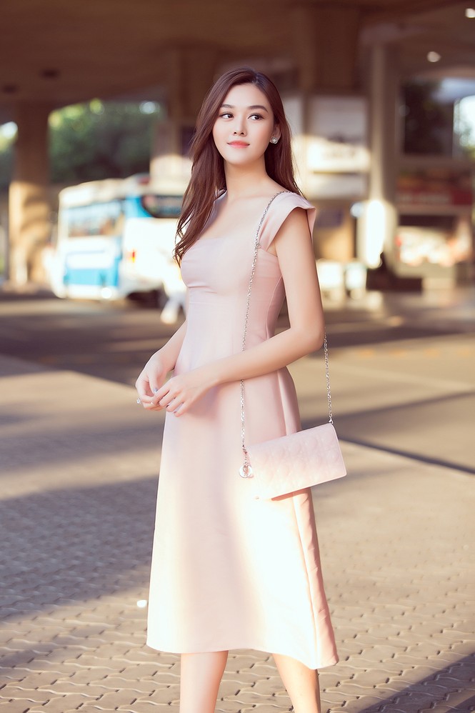 Kiều Loan, Tường San ra sân bay đón Lương Thuỳ Linh trở về từ Miss World - ảnh 5
