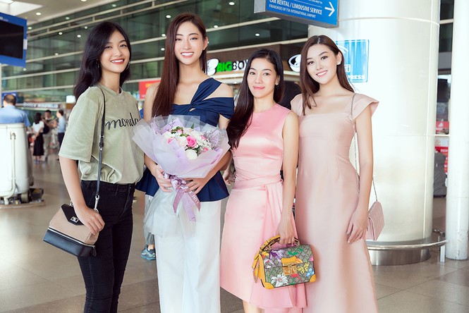 Kiều Loan, Tường San ra sân bay đón Lương Thuỳ Linh trở về từ Miss World - ảnh 9