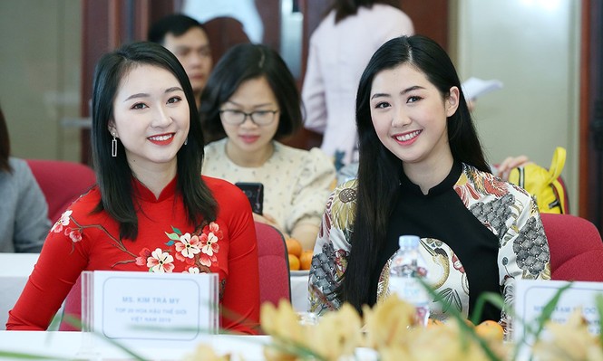 Người đẹp Phạm Ngọc Linh, Kim Trà My rạng rỡ dự họp báo Chủ nhật Đỏ - ảnh 8
