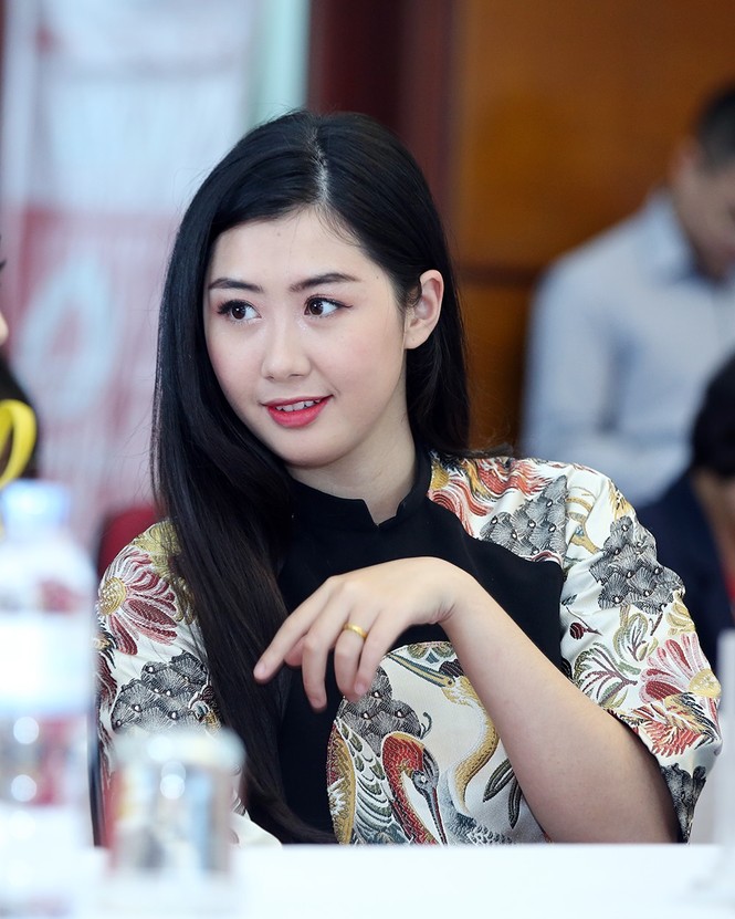 Người đẹp Phạm Ngọc Linh, Kim Trà My rạng rỡ dự họp báo Chủ nhật Đỏ - ảnh 4