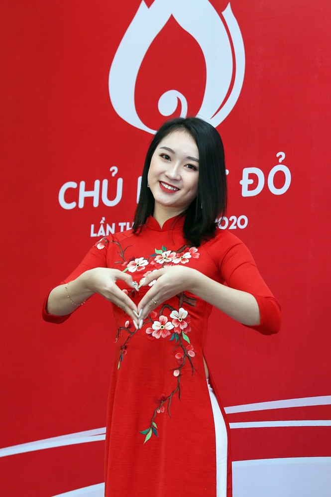 Người đẹp Phạm Ngọc Linh, Kim Trà My rạng rỡ dự họp báo Chủ nhật Đỏ - ảnh 5