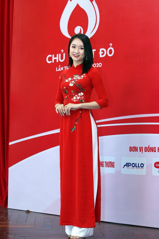 Người đẹp Phạm Ngọc Linh, Kim Trà My rạng rỡ dự họp báo Chủ nhật Đỏ - ảnh 6