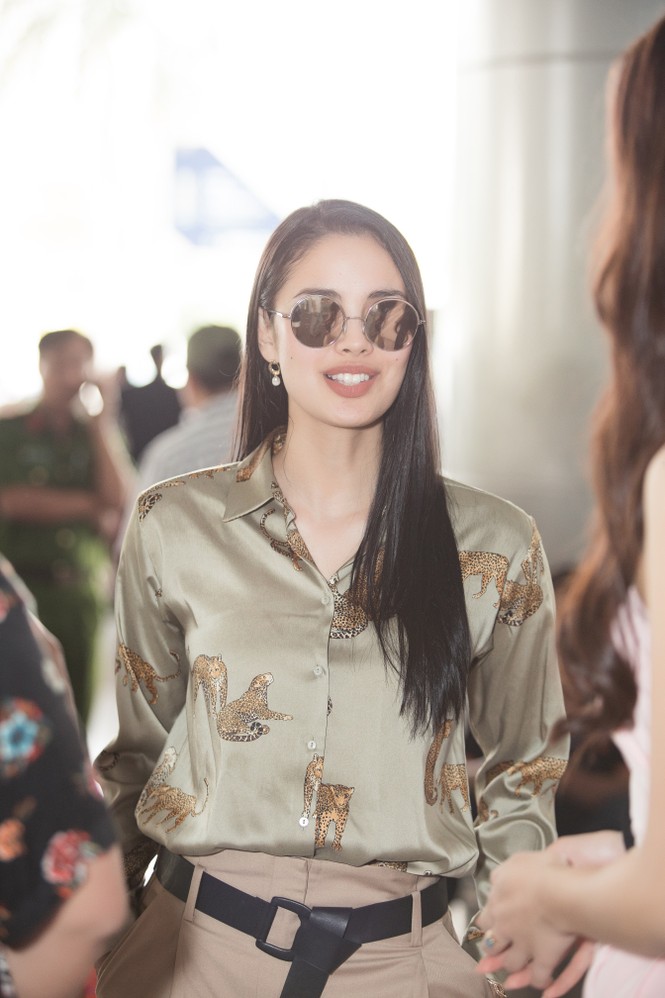 Hoa hậu thế giới Megan Young uống trà đá vỉa hè khi vừa đến Việt Nam - ảnh 2
