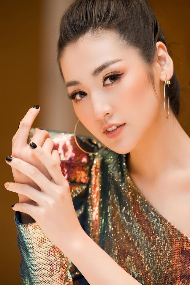 Tường San khoe vai trần yêu kiều, Hoàng Thuỳ bất ngờ cắt tóc ngắn trẻ trung - ảnh 11