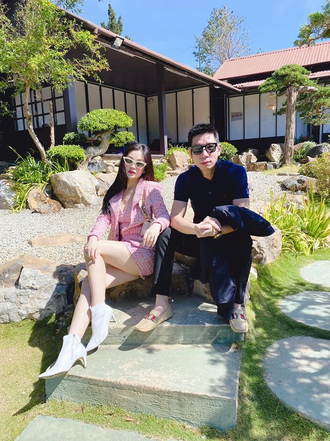 Hoa hậu Tiểu Vy mặc bikini khoe ba vòng 'cực phẩm' đón Giáng Sinh - ảnh 10
