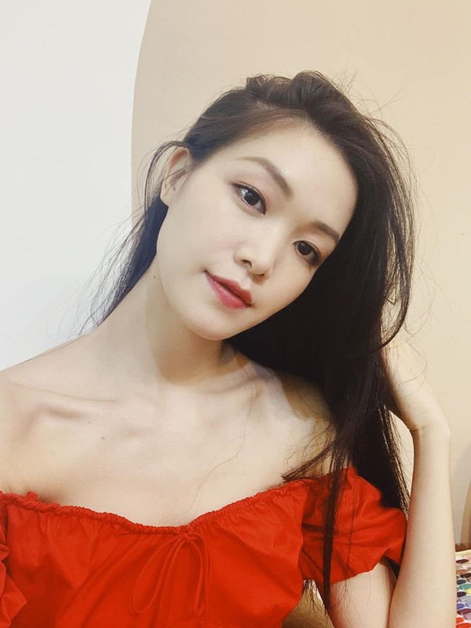 Dàn Hoa, Á hậu diện trang phục rực rỡ sắc màu, gợi cảm đón Giáng Sinh - ảnh 12