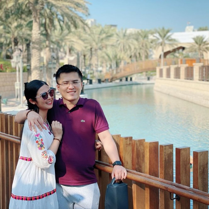 Bạn trai Hoa hậu Ngọc Hân công khai đăng ảnh đi chơi Noel cùng nhau - ảnh 3