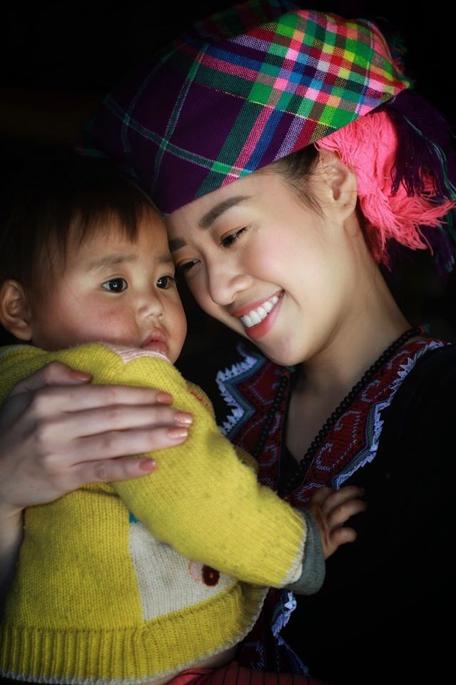 Lương Thuỳ Linh, Tường San, Kiều Loan đẹp 'bất phân thắng bại' khi mặc hanbok - ảnh 10