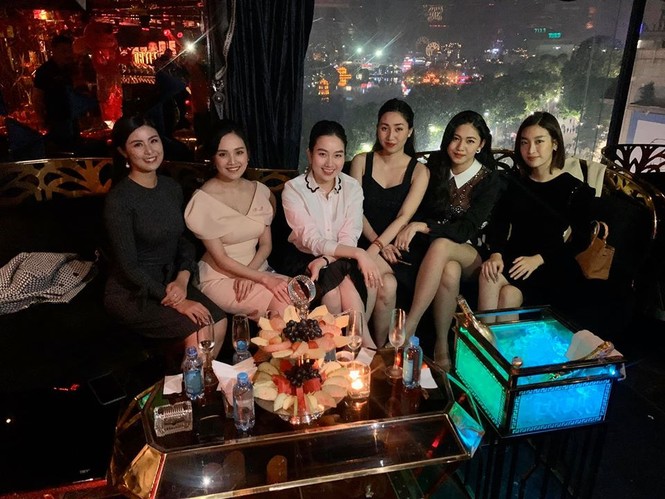 Lương Thuỳ Linh, Tường San, Kiều Loan đẹp 'bất phân thắng bại' khi mặc hanbok - ảnh 15