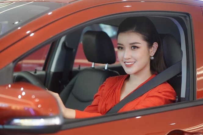 Tiểu Vy mặt mộc đẹp không tì vết, Lan Khuê gợi cảm tái xuất sau 1 tháng sinh con - ảnh 9