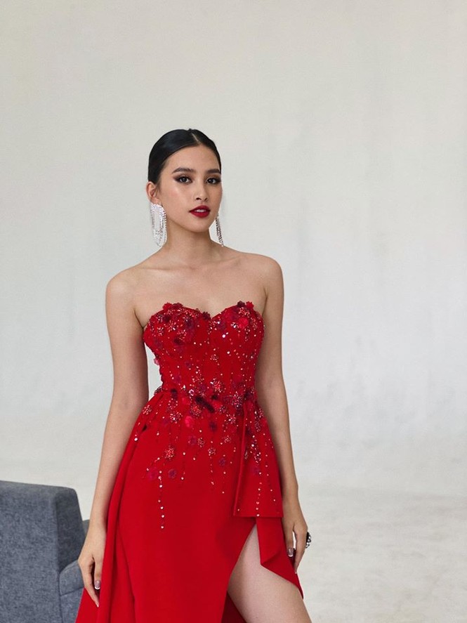 Tú Anh, Tiểu Vy khiến fans 'ngây ngất' khi khoe vai trần sexy với váy cúp ngực - ảnh 5
