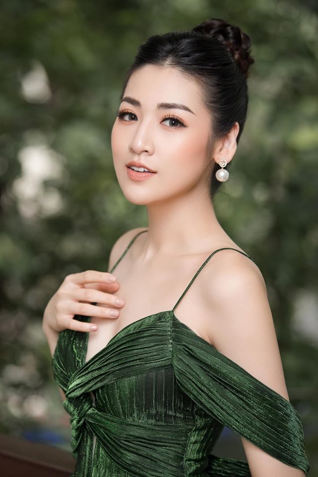 Tú Anh, Tiểu Vy khiến fans 'ngây ngất' khi khoe vai trần sexy với váy cúp ngực - ảnh 4