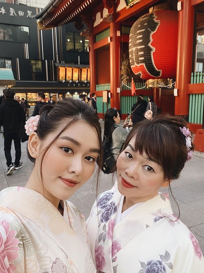 Tú Anh, Tiểu Vy khiến fans 'ngây ngất' khi khoe vai trần sexy với váy cúp ngực - ảnh 10