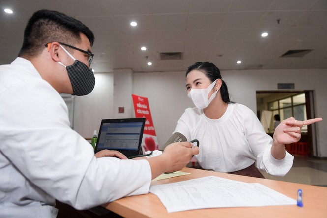 Sau khi hoãn cưới vì Covid, Ngọc Hân cùng các nghệ sĩ đi hiến máu giữa mùa dịch - ảnh 5