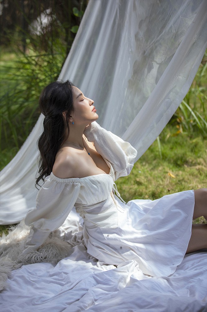 Mai Phương Thuý khoe ngực đầy gợi cảm với váy trễ nải - ảnh 5