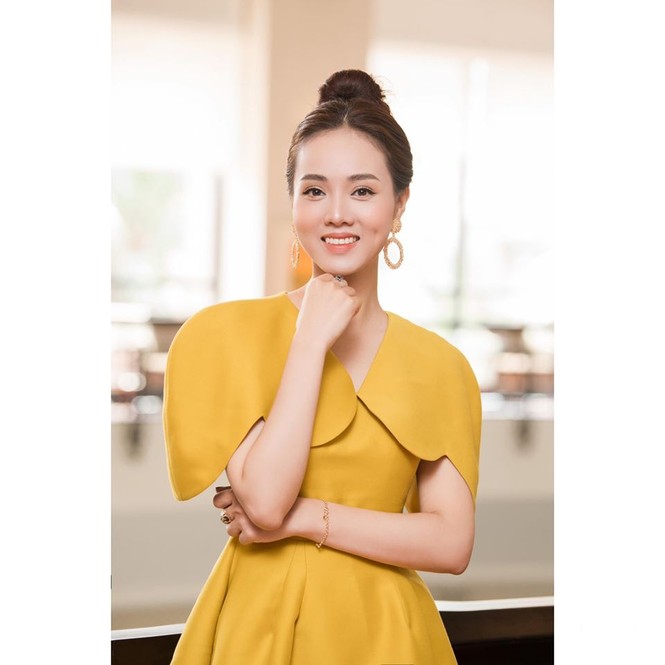 Gu thời trang sang chảnh toàn đồ hiệu của bạn gái kém 15 tuổi của NSND Công Lý - ảnh 5