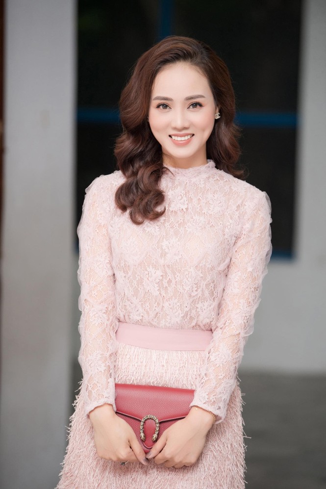 Gu thời trang sang chảnh toàn đồ hiệu của bạn gái kém 15 tuổi của NSND Công Lý - ảnh 3
