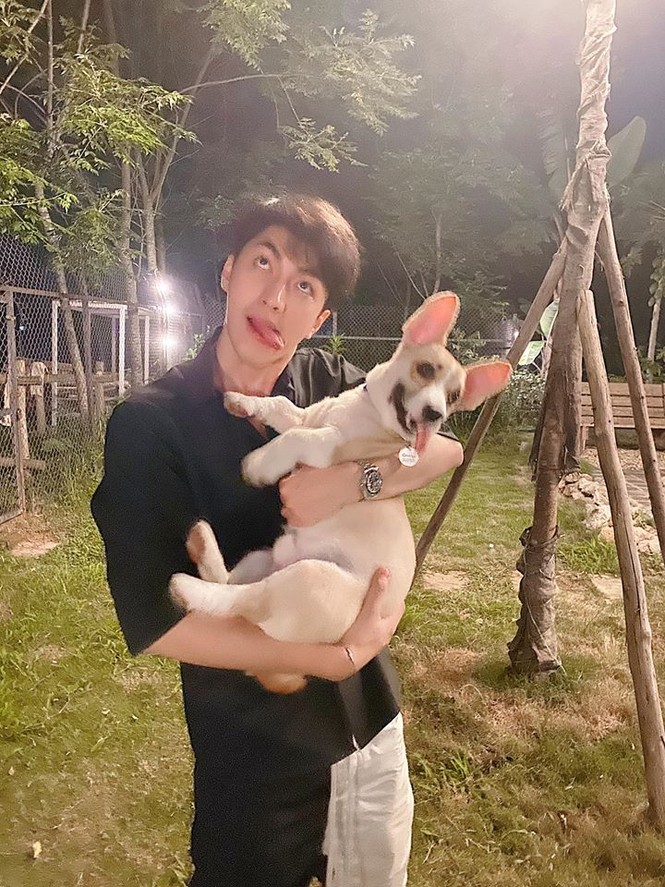 Mâu Thuỷ - Lương Thuỳ Linh 'đụng hàng' váy hồng cắt xẻ táo bạo khoe body gợi cảm - ảnh 16